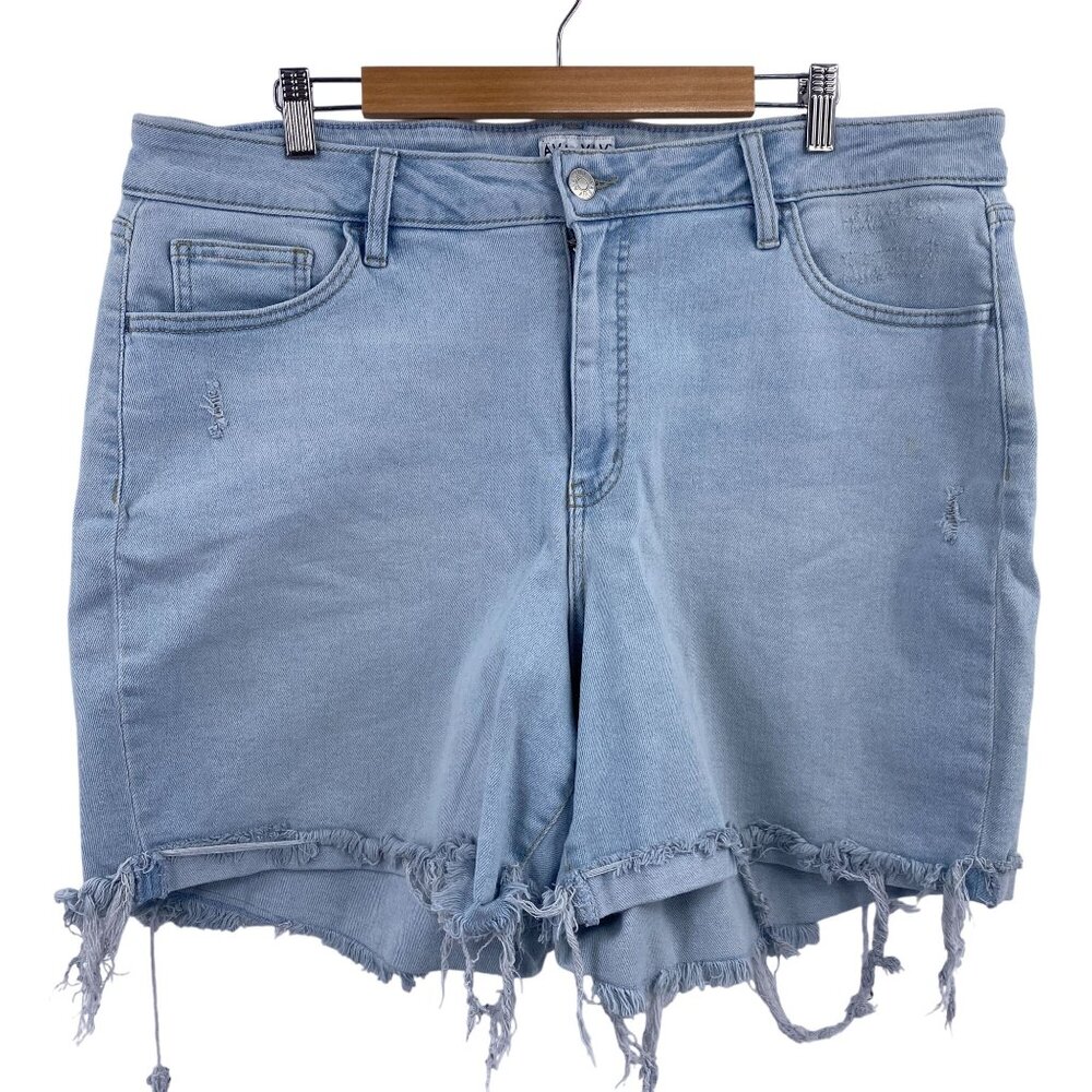 Ava & Viv denim distressed Bermuda‎ shorts size 18 stretchy light wash